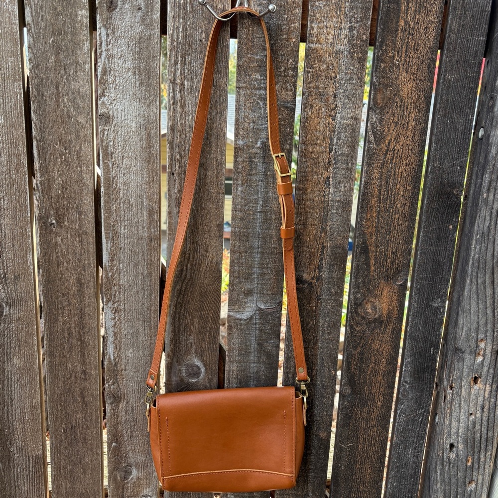 Portland Leather Goods Medium Metro Crossbody Leather Bag NWOT In Honey - Picture 7 of 16